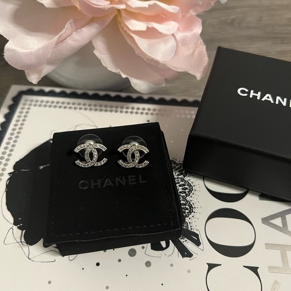 CHANEL CC Classic Silver Stud Earrings - AUTH - Picture 9 of 9